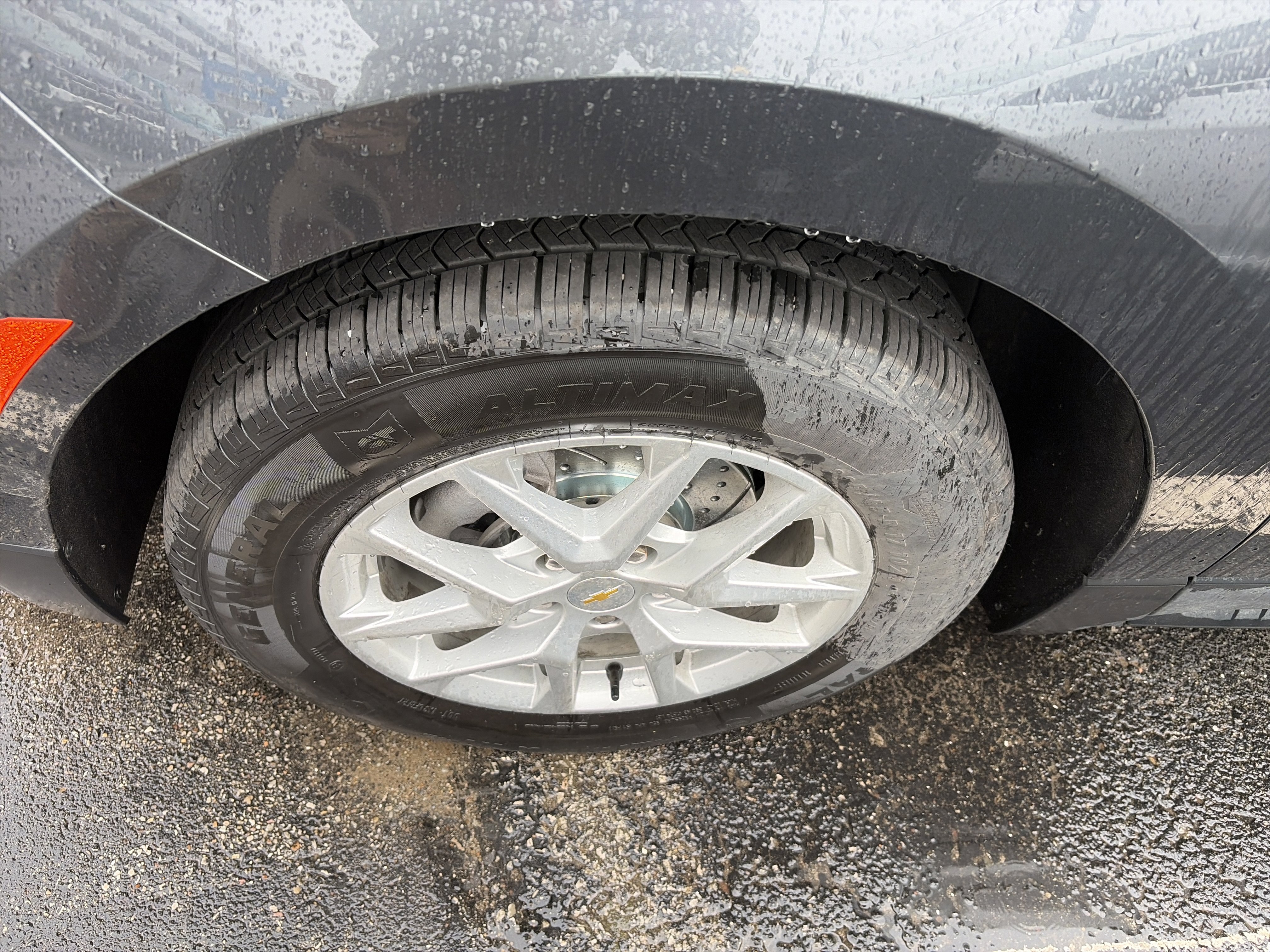 Used 2022 Chevrolet Equinox LT image 2