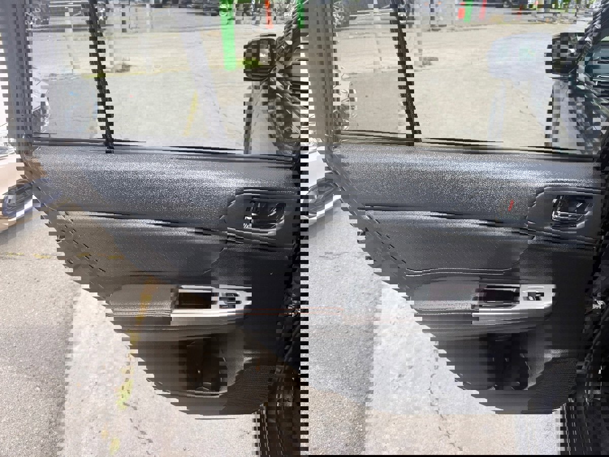 Used 2017 Subaru Crosstrek 2.0i Limited image 14