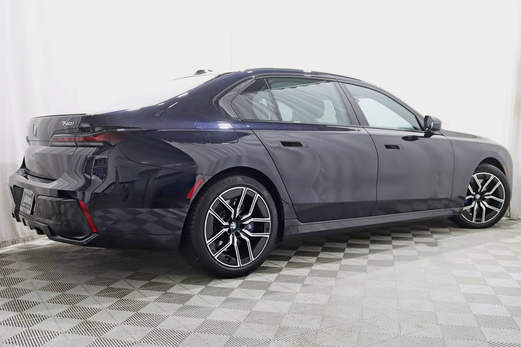 Used 2024 BMW 740i xDrive w/ Premium Package 2 AWD/4WD image 8