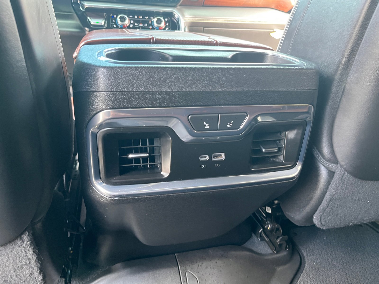 Used 2024 GMC Sierra 3500 Denali Ultimate image 32