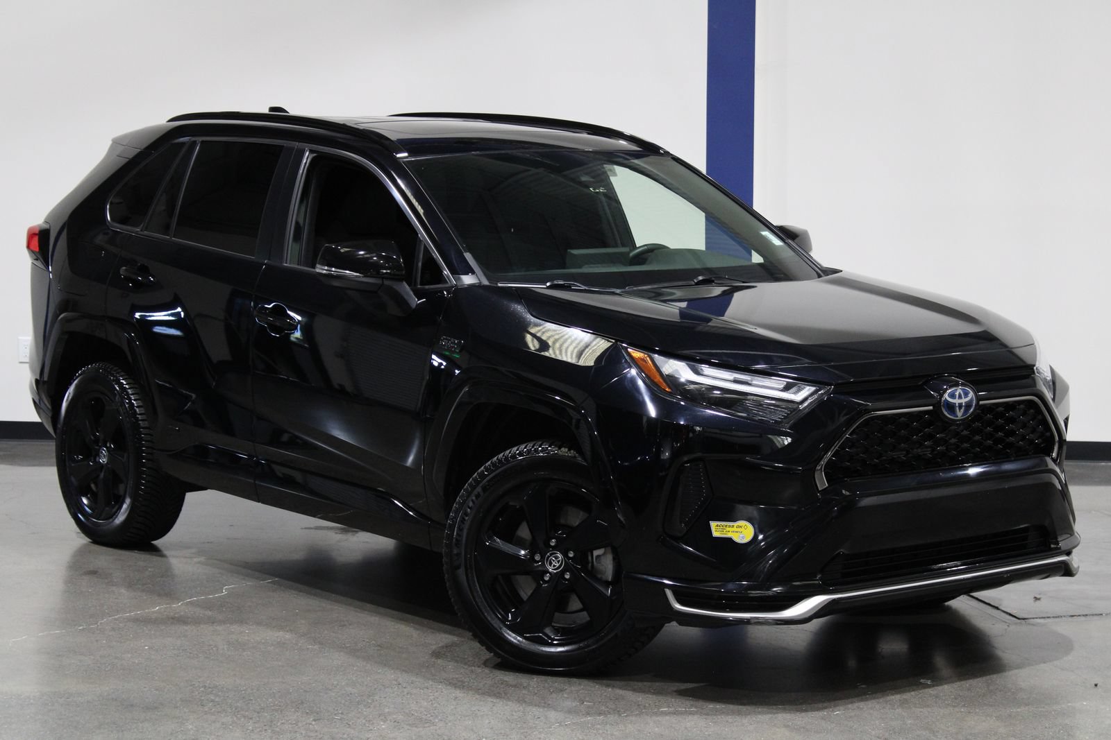 Used 2022 Toyota RAV4 SE w/ Weather & Moonroof Package AWD/4WD image 2