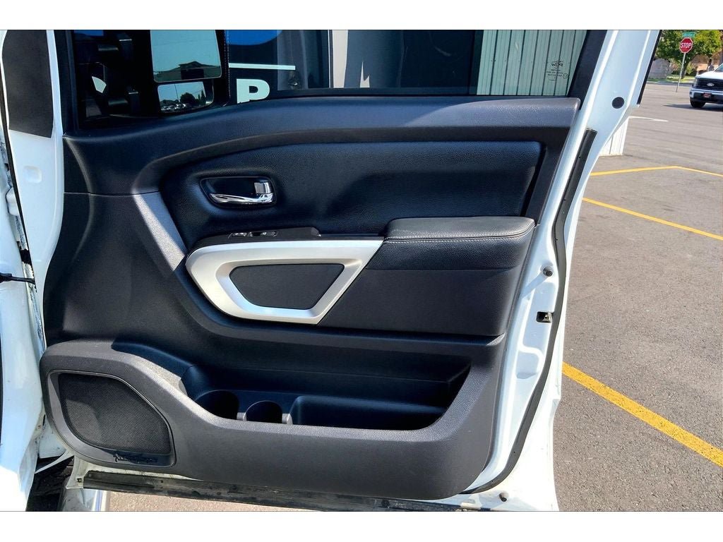 Used 2018 Nissan Titan PRO-4X w/ Pro-4x Convenience Package AWD/4WD image 25