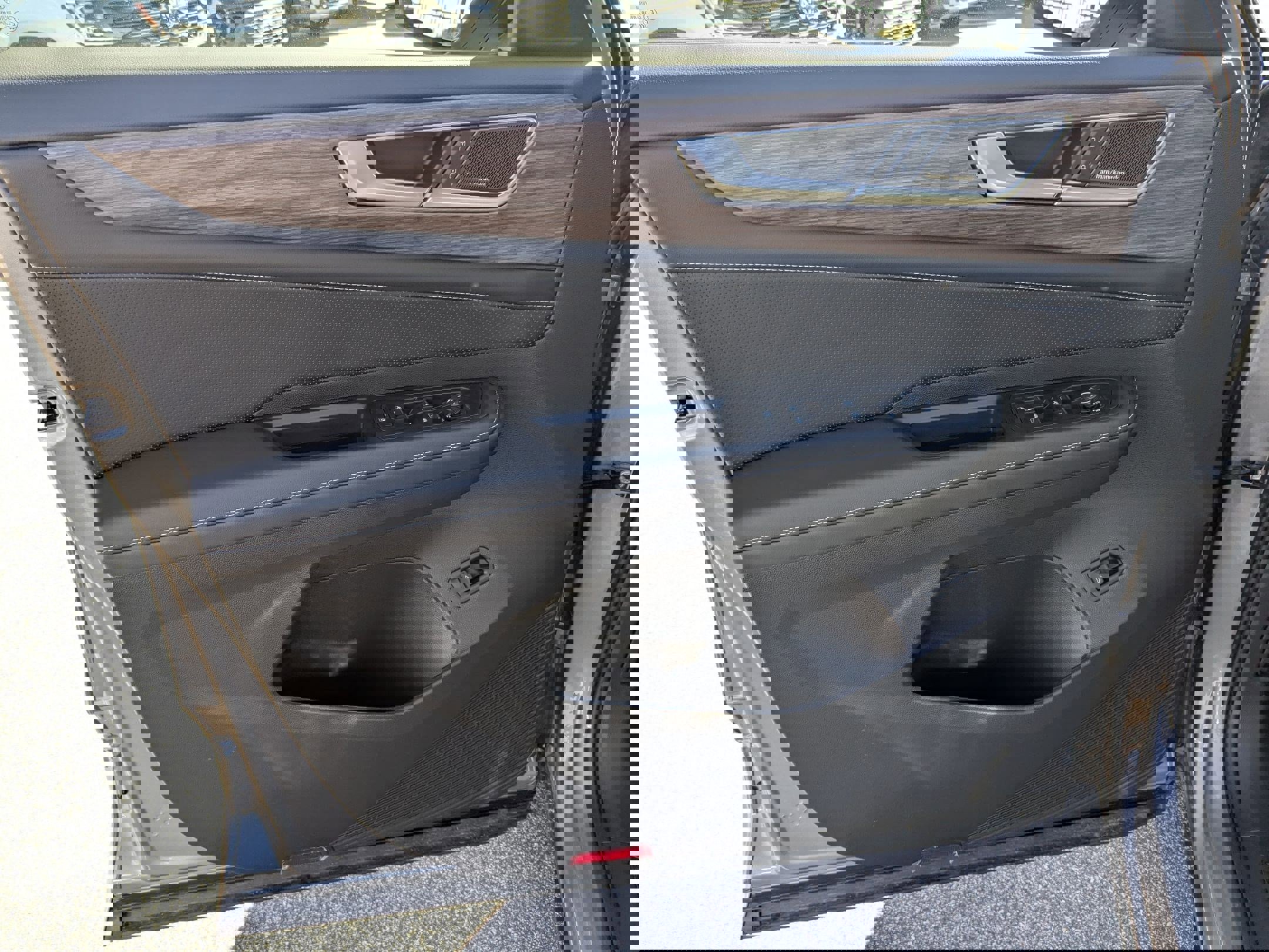 Used 2025 Volkswagen Atlas SEL Premium R-Line image 11