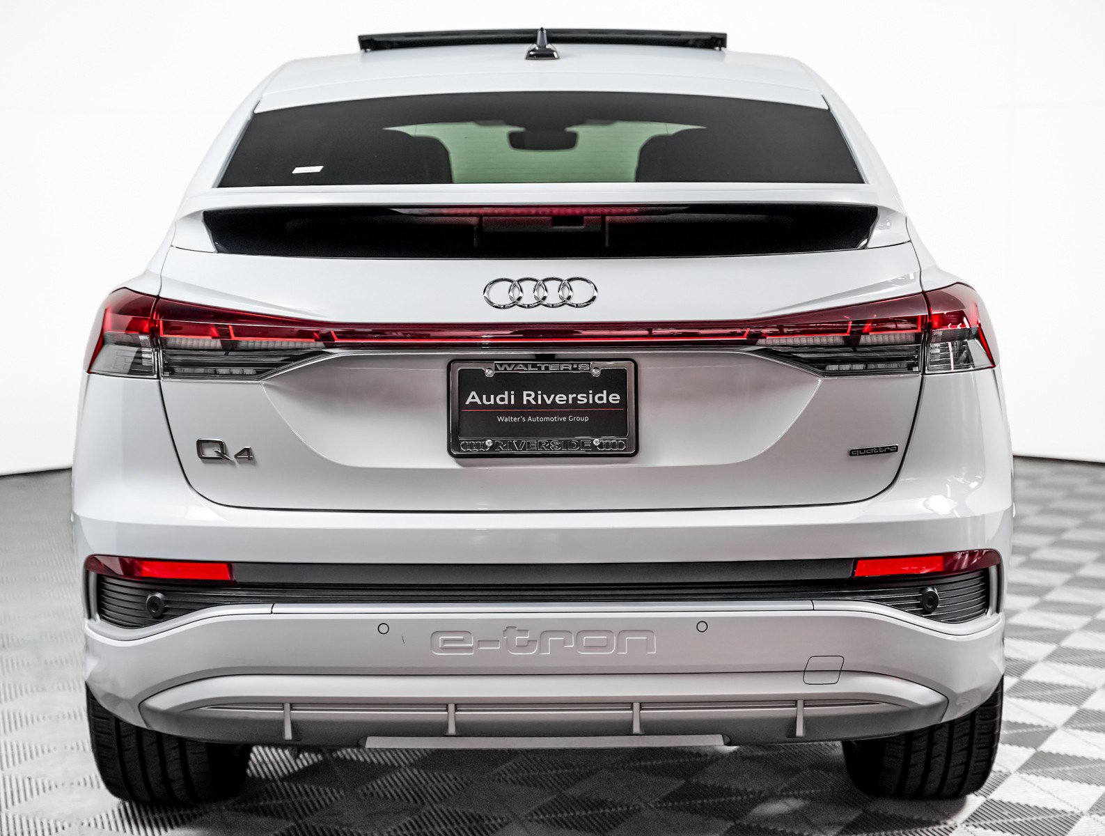 Used 2023 Audi Q4 e-tron Prestige AWD/4WD image 9