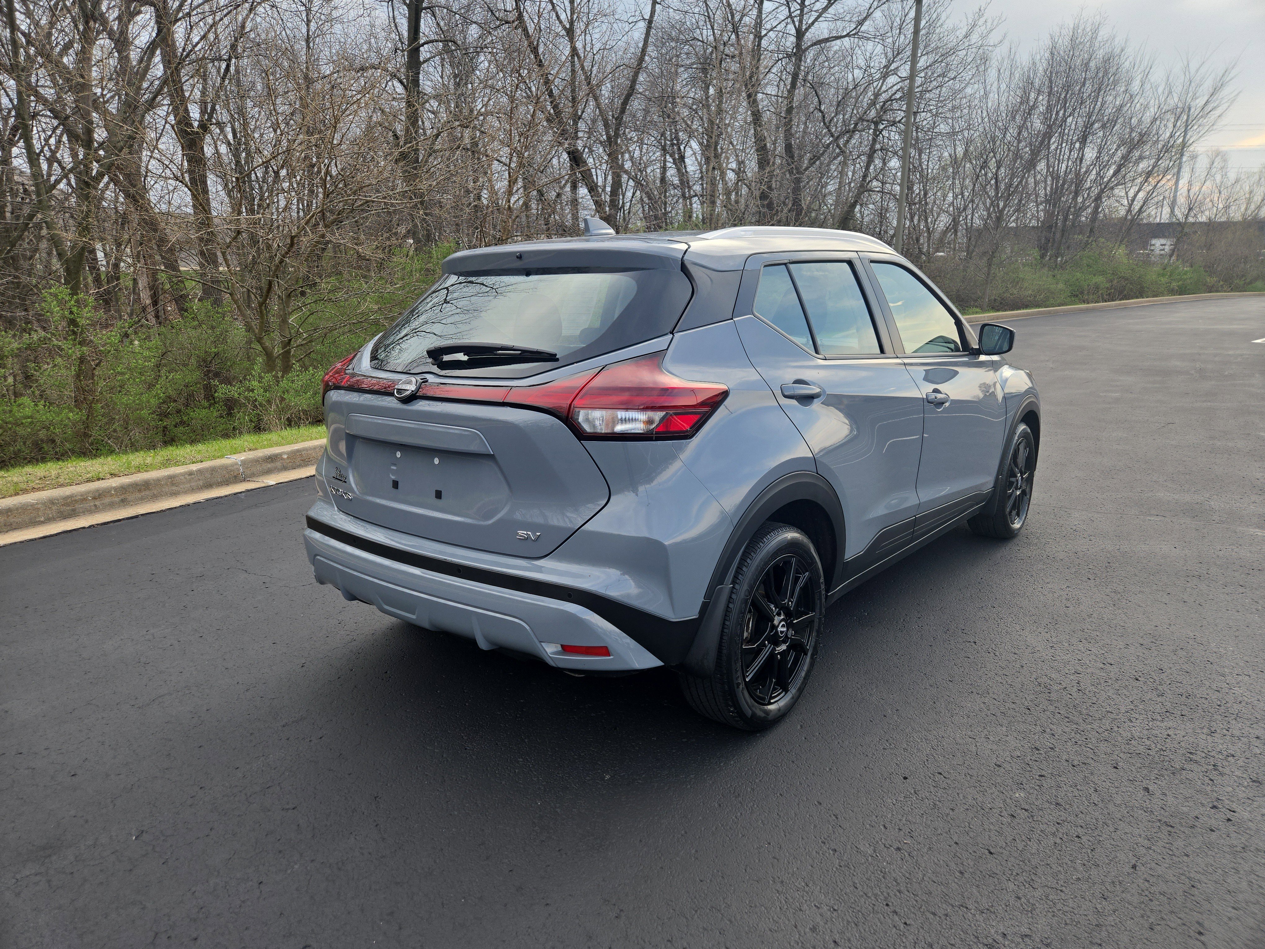 Used 2023 Nissan Kicks SV image 3