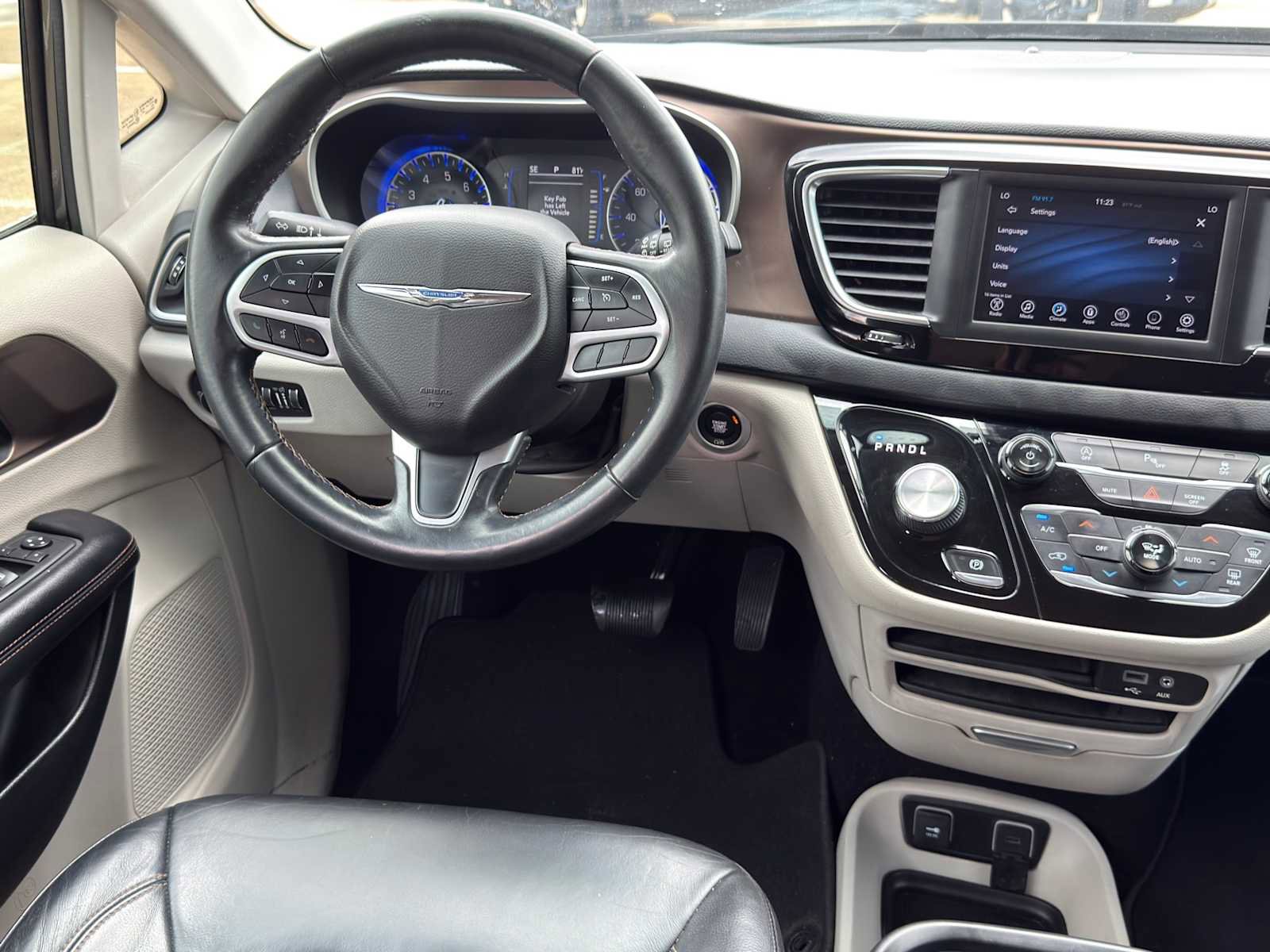 Used 2018 Chrysler Pacifica Touring-L FWD image 24
