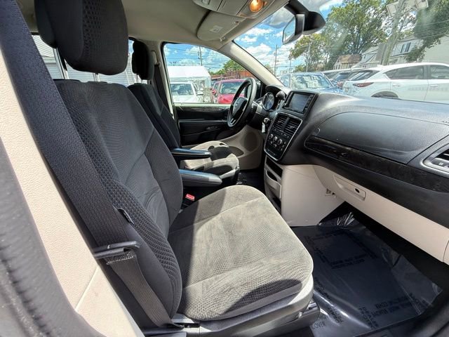 Used 2019 Dodge Grand Caravan SE w/ UConnect Hands-Free Group image 32