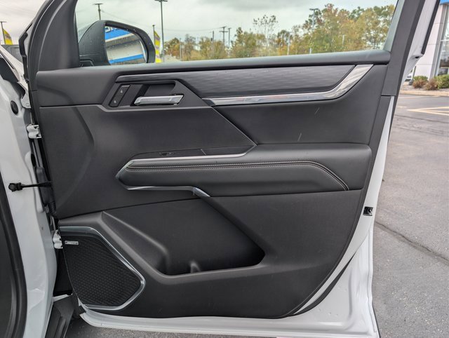 Used 2025 GMC Acadia Elevation image 13