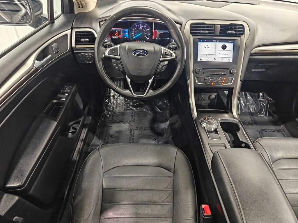 Used 2018 Ford Fusion SE w/ Fusion SE Technology Package FWD image 4