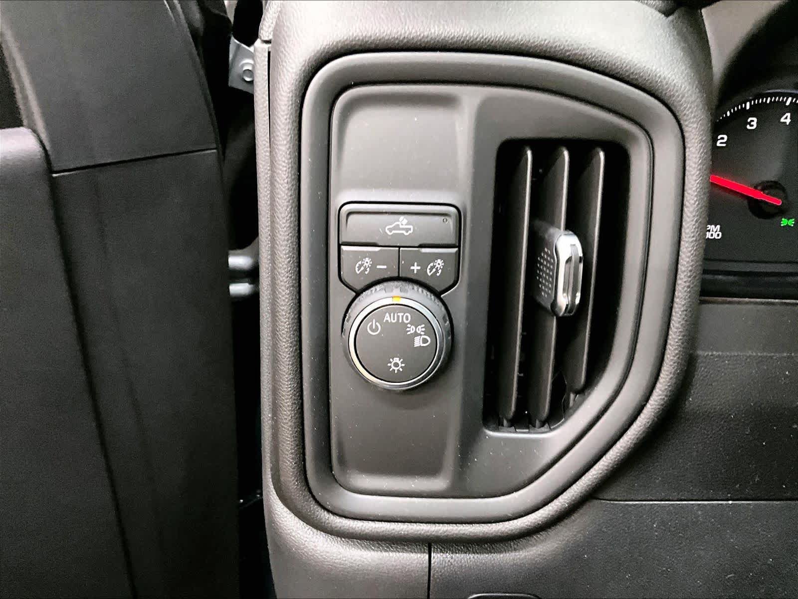 Used 2026 Chevrolet Silverado 1500 Custom RWD image 35
