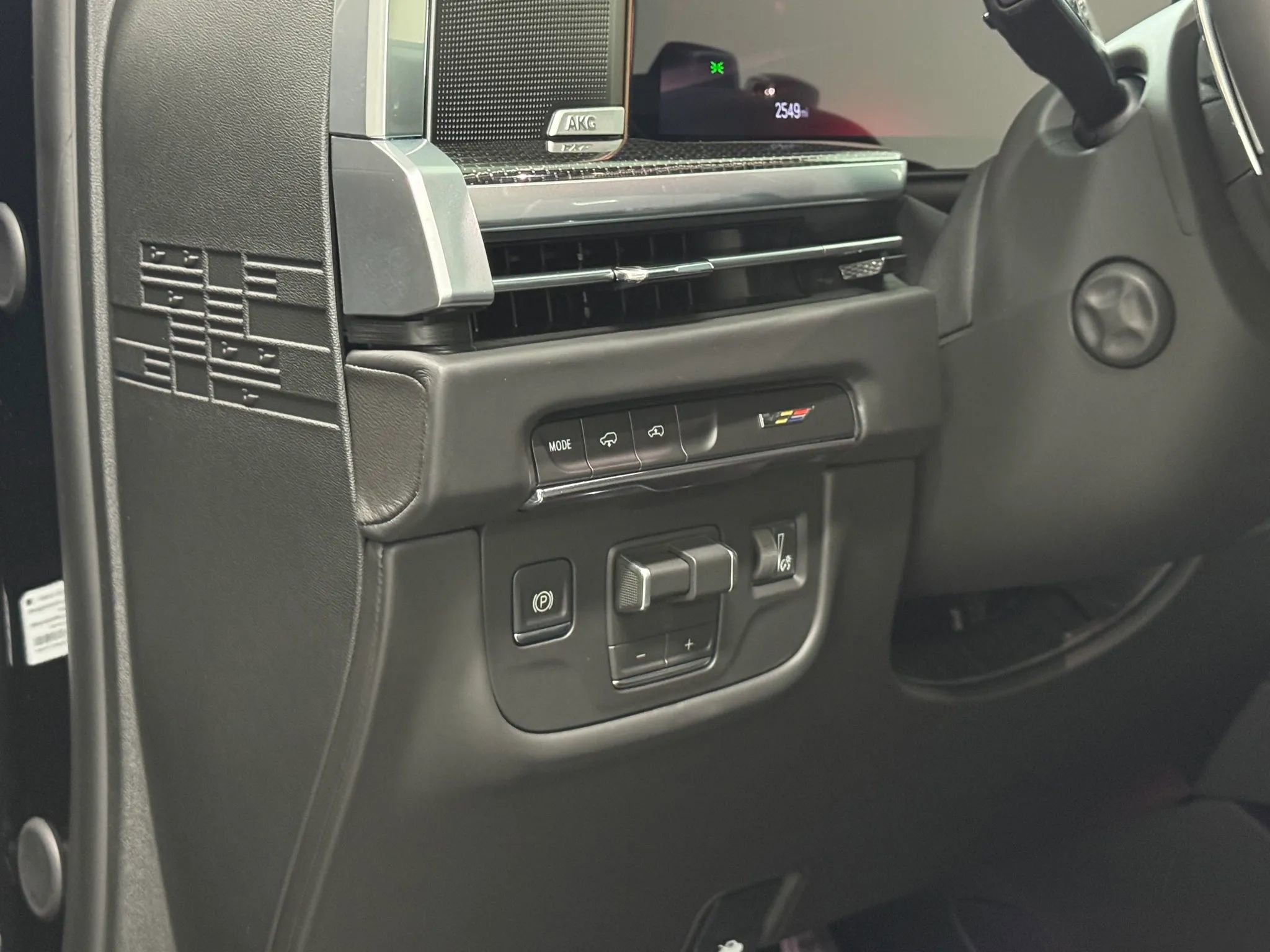 Used 2026 Cadillac Escalade ESV V w/ LPO, ONYX Package image 26