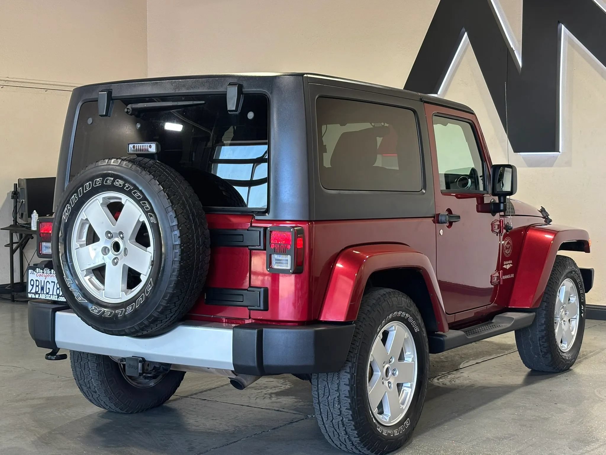 Used 2011 Jeep Wrangler Sahara w/ Connectivity Group AWD/4WD image 4