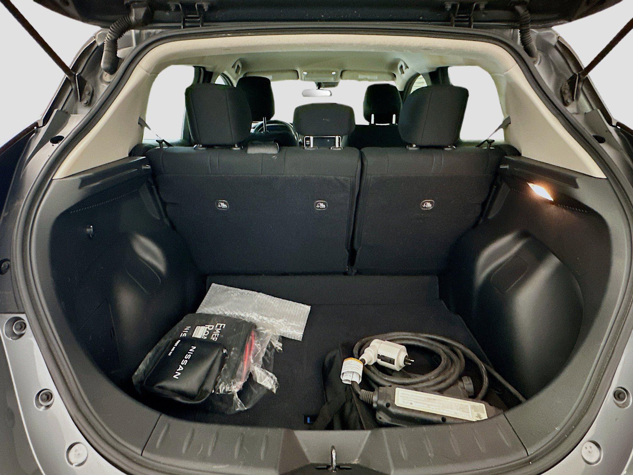 Used 2025 Nissan Leaf S image 29