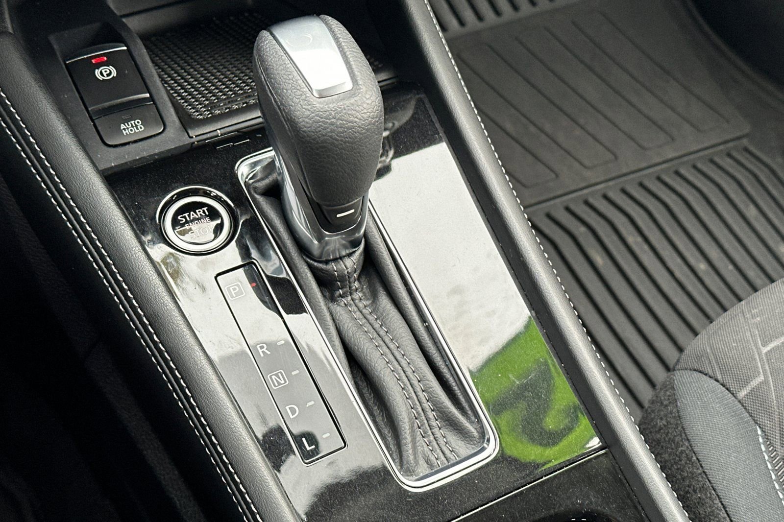 Used 2024 Nissan Kicks SV image 23