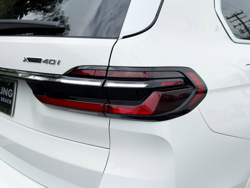 New 2026 BMW X7 xDrive40i w/ Premium Package image 7