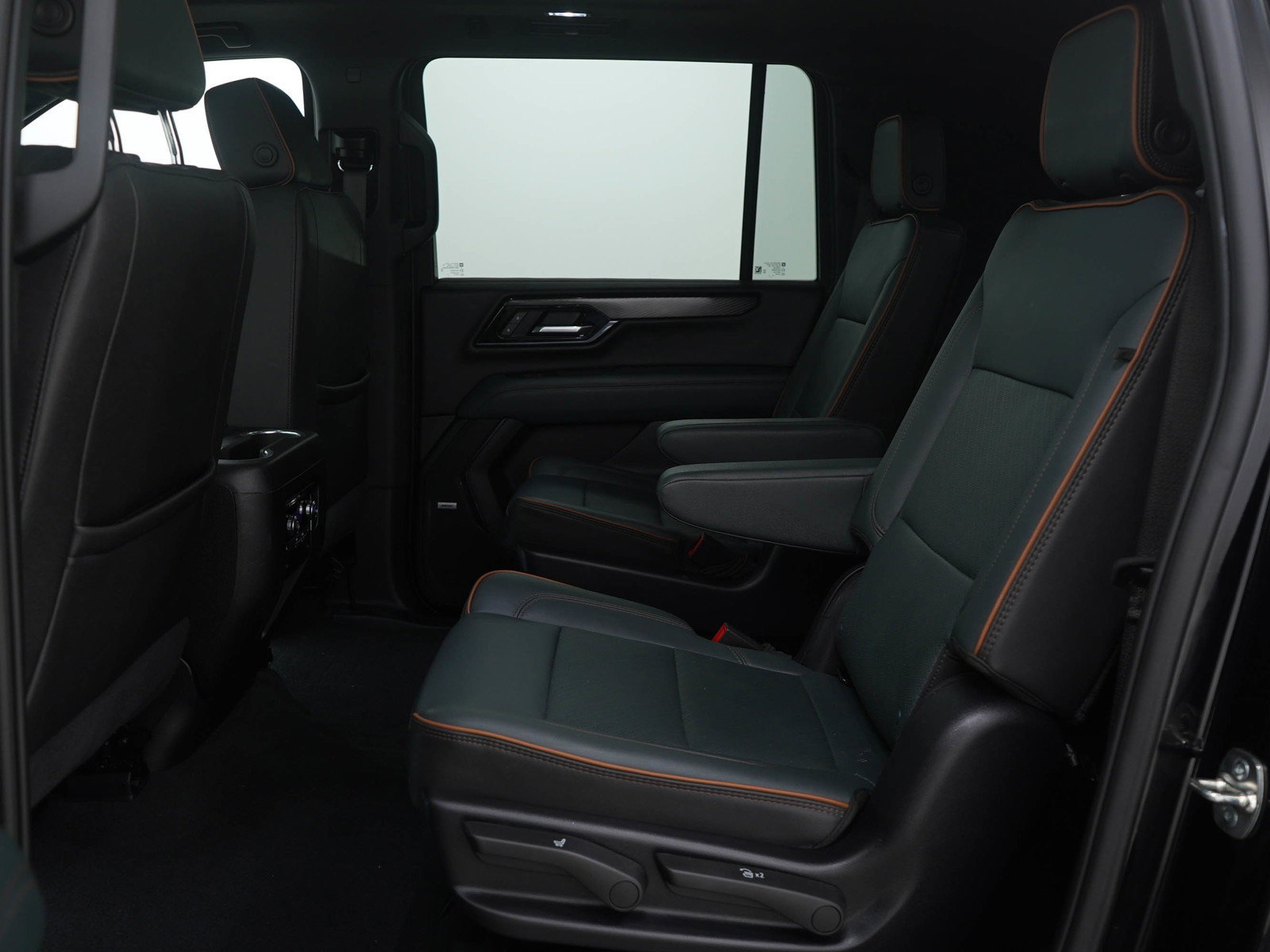 Used 2025 GMC Yukon XL AT4 w/ AT4 Premium Package image 17