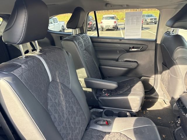 Used 2024 Toyota Highlander XLE image 14