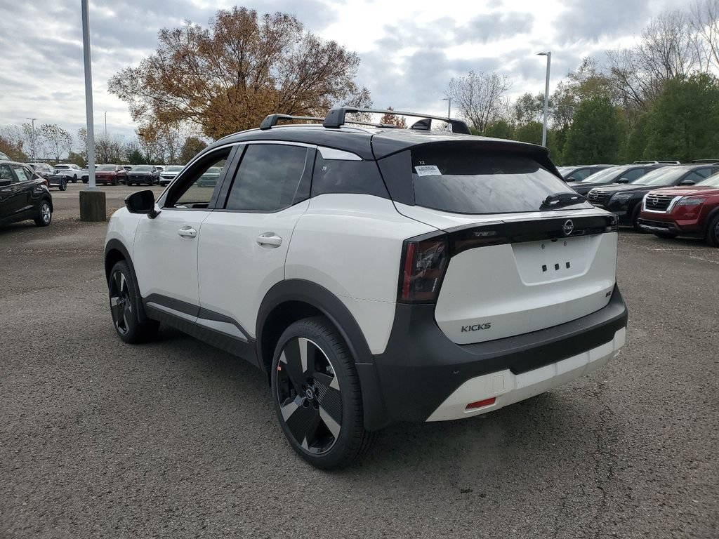 New 2026 Nissan Kicks SR w/ SR Premium Package FWD image 3