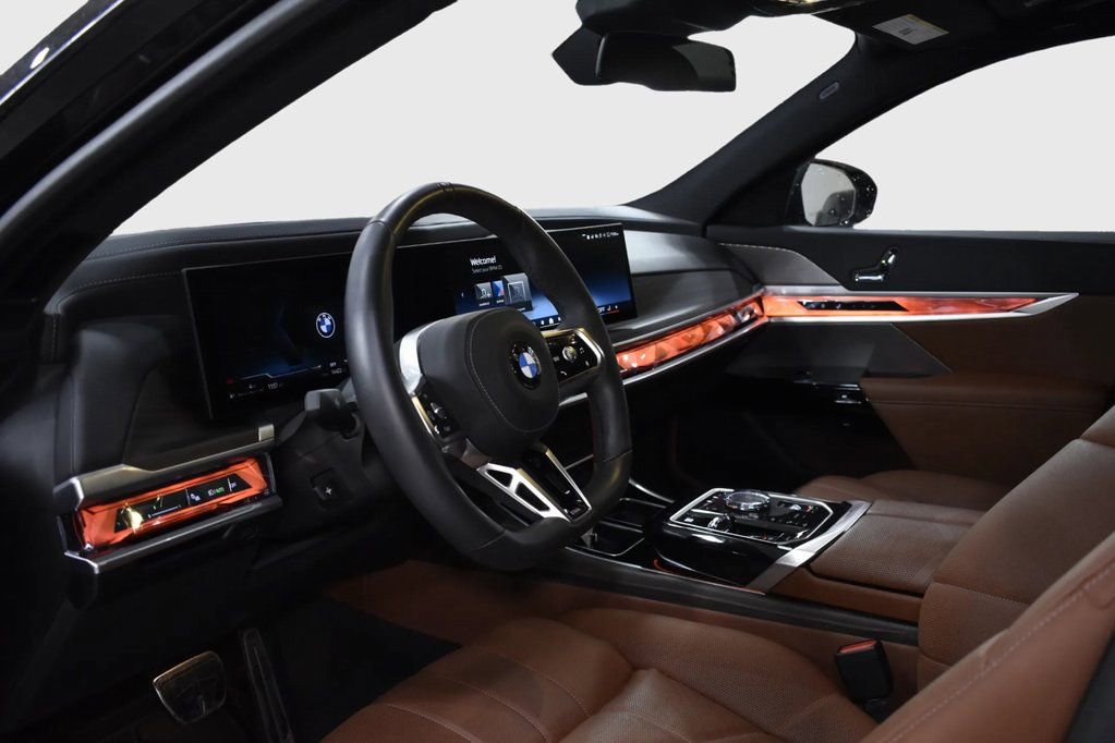 Used 2025 BMW 760i xDrive image 27
