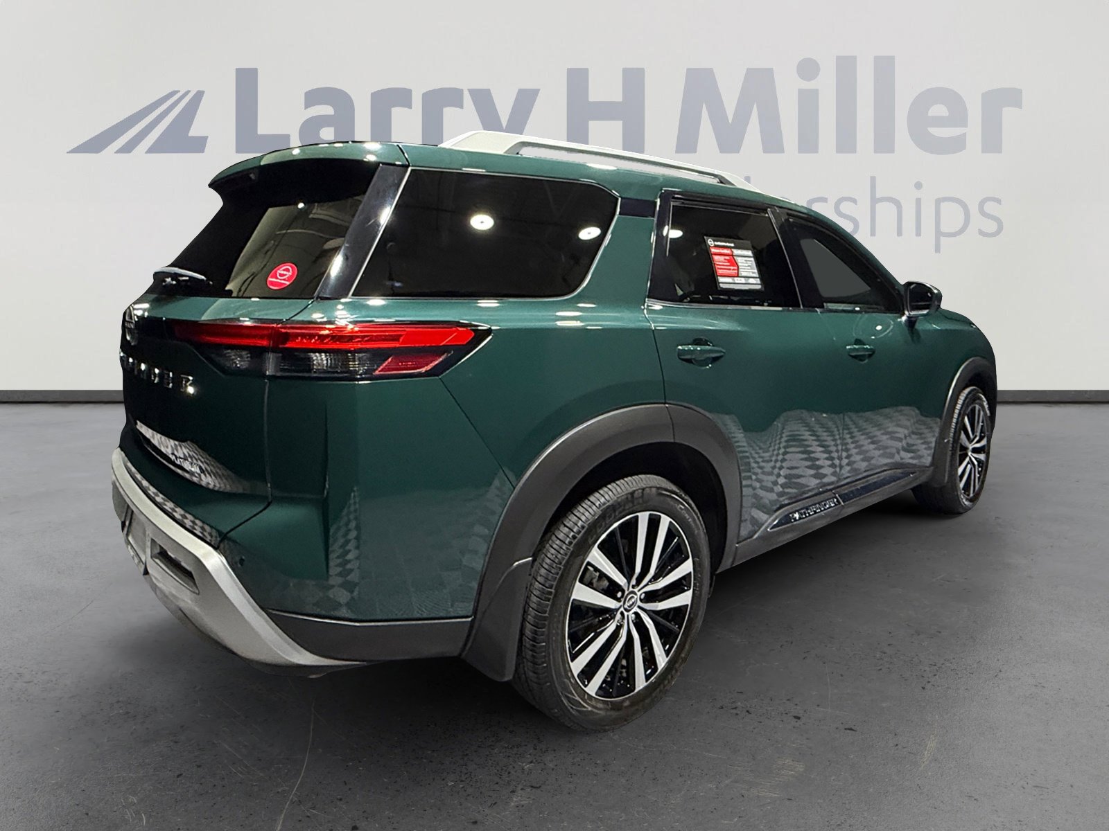 Certified 2023 Nissan Pathfinder Platinum image 5