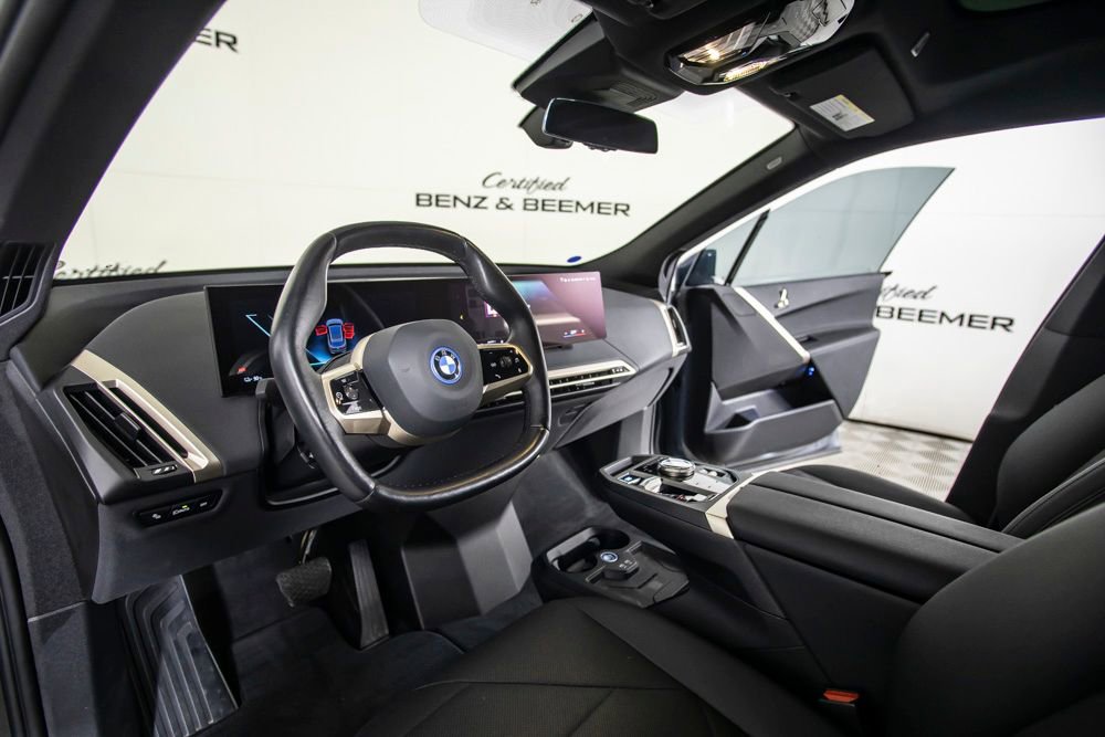 Used 2023 BMW iX xDrive50 w/ Sport Package image 17