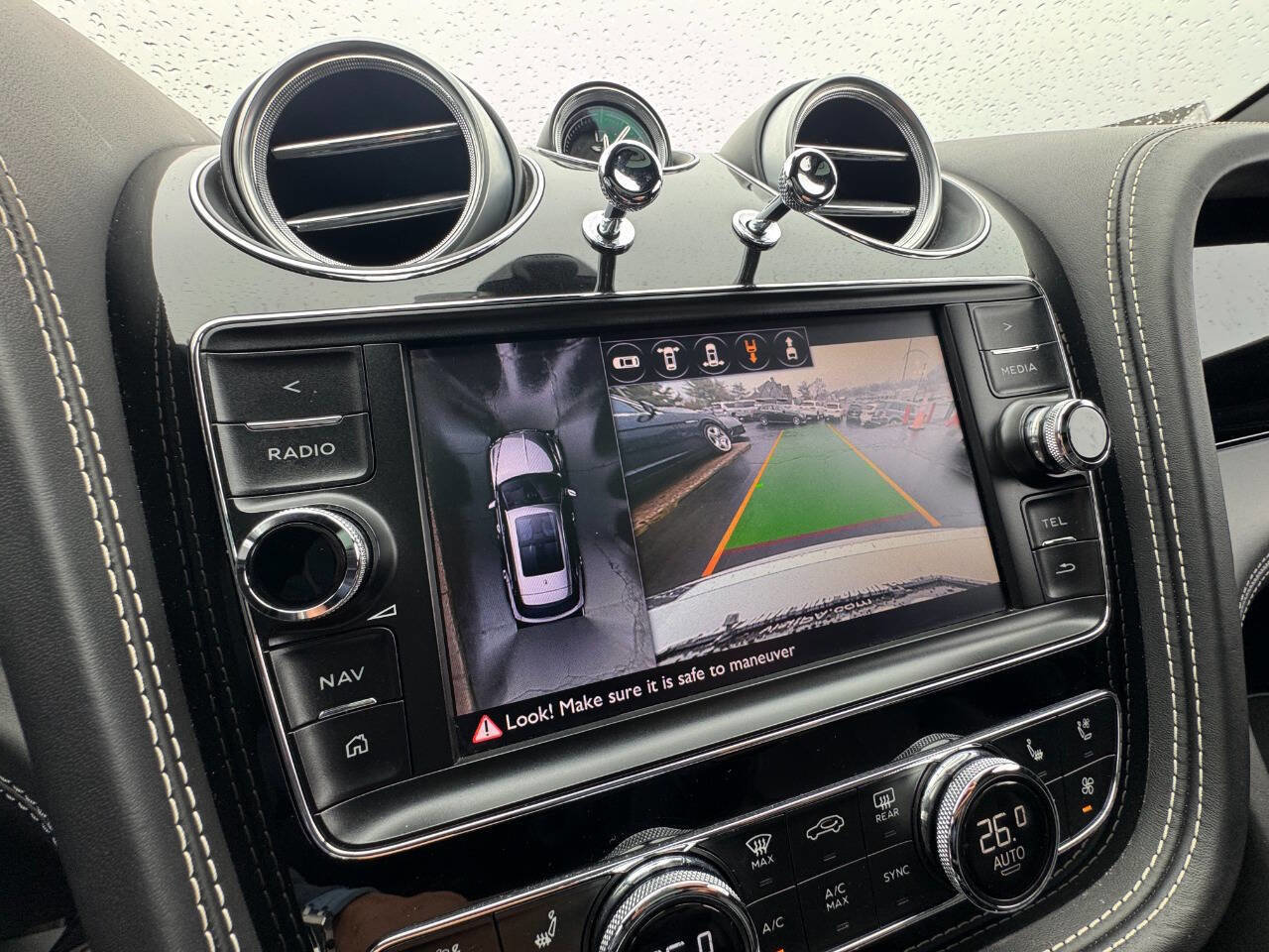 Used 2018 Bentley Bentayga Activity image 26