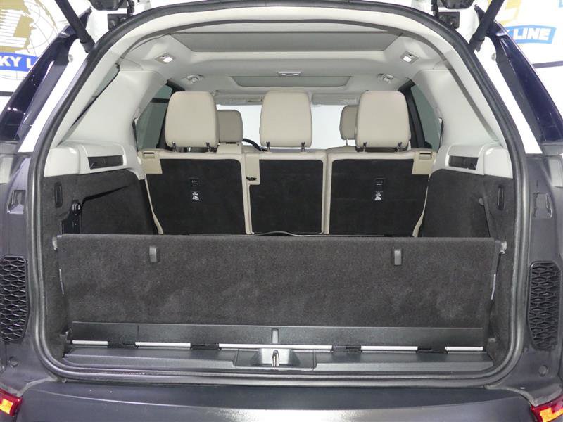 Used 2017 Land Rover Discovery HSE image 9