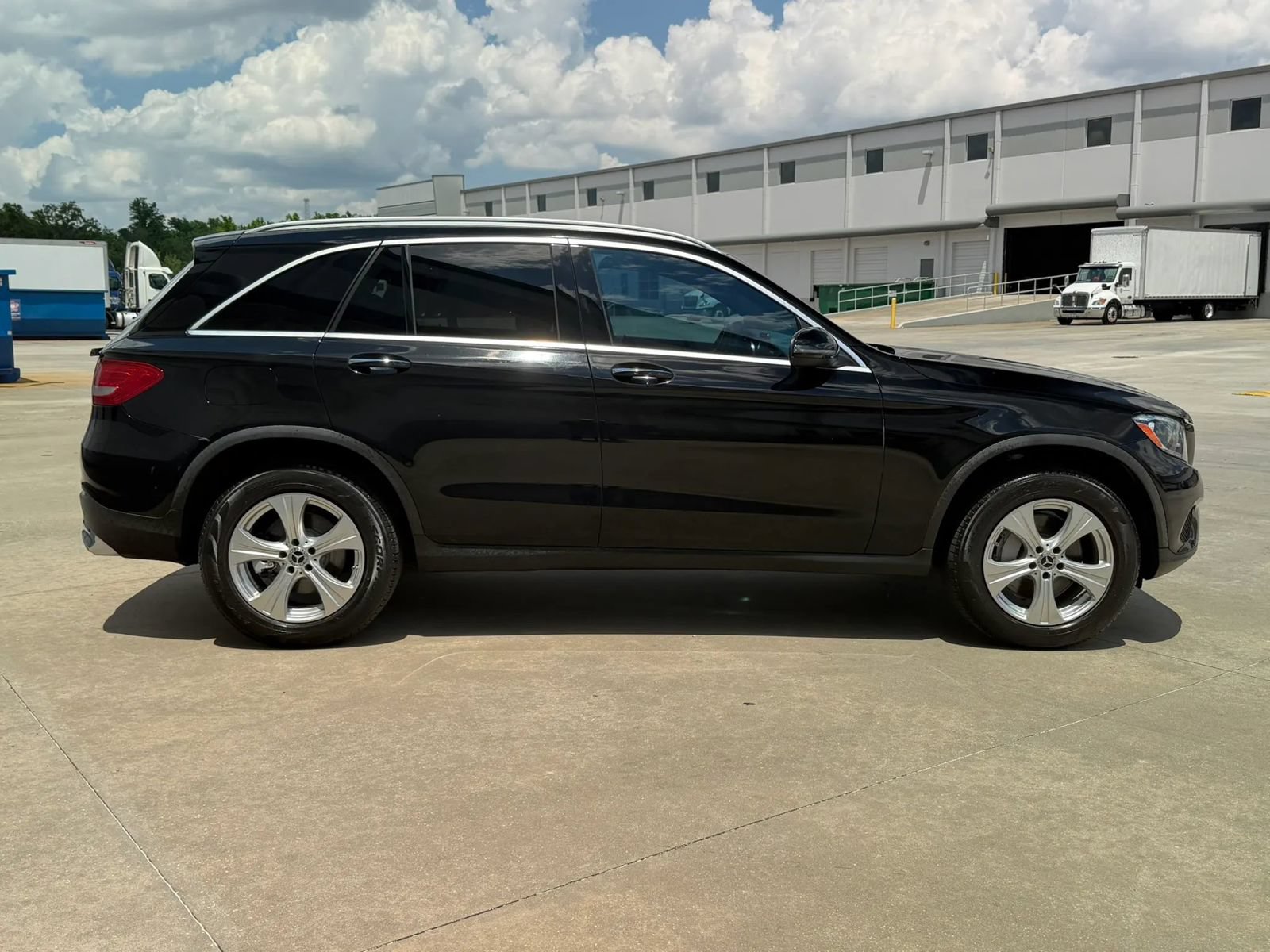 Used 2017 Mercedes-Benz GLC 300 w/ Premium 2 Package image 6