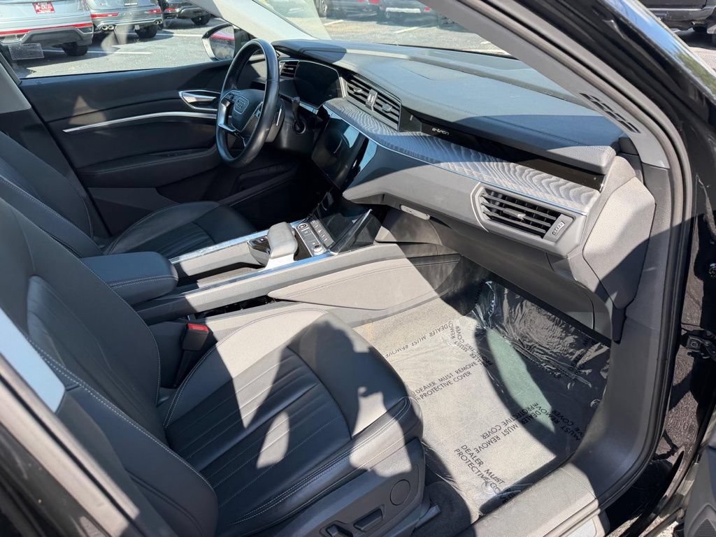 Used 2022 Audi e-tron Premium w/ Towing Package AWD/4WD image 34