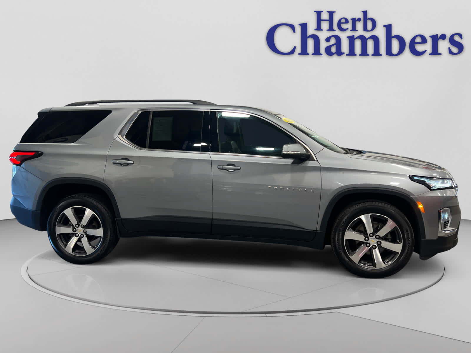 Used 2023 Chevrolet Traverse LT w/ LT Premium Package AWD/4WD image 5