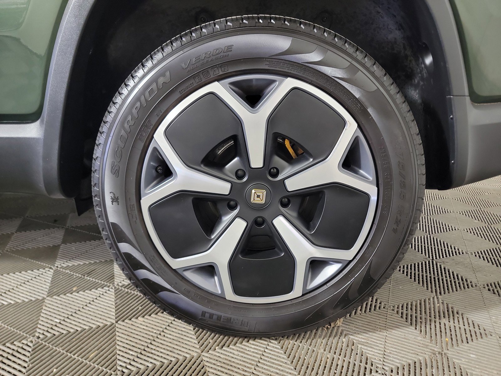 Used 2024 Rivian R1S Adventure AWD/4WD image 10