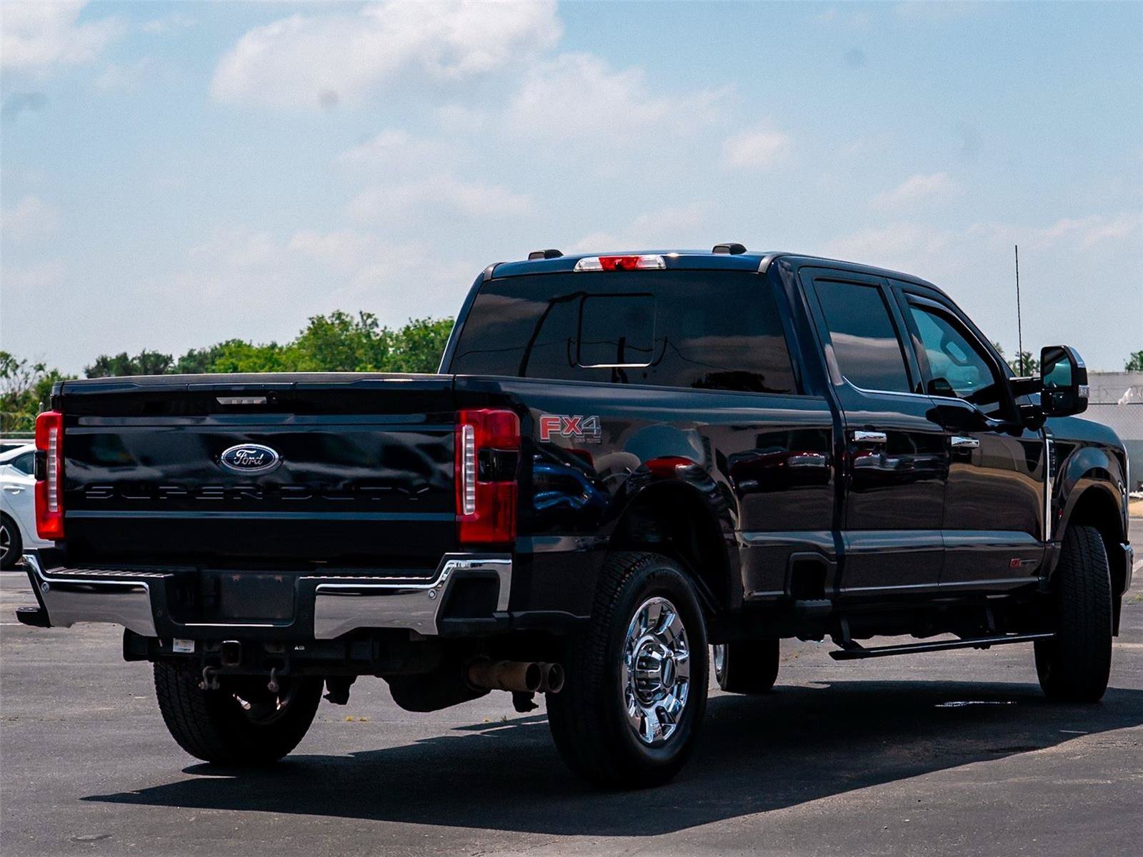 Used 2023 Ford F250 Lariat w/ Lariat Ultimate Package AWD/4WD image 4