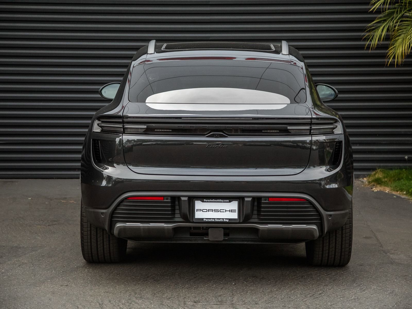 Certified 2025 Porsche Macan Turbo Electric AWD/4WD image 9