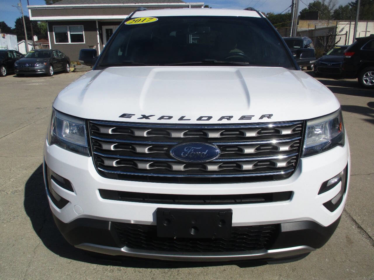 Used 2017 Ford Explorer XLT w/ Equipment Group 201A image 9