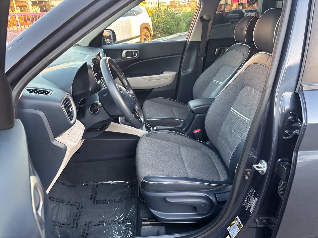 Used 2022 Hyundai Venue Limited FWD image 10