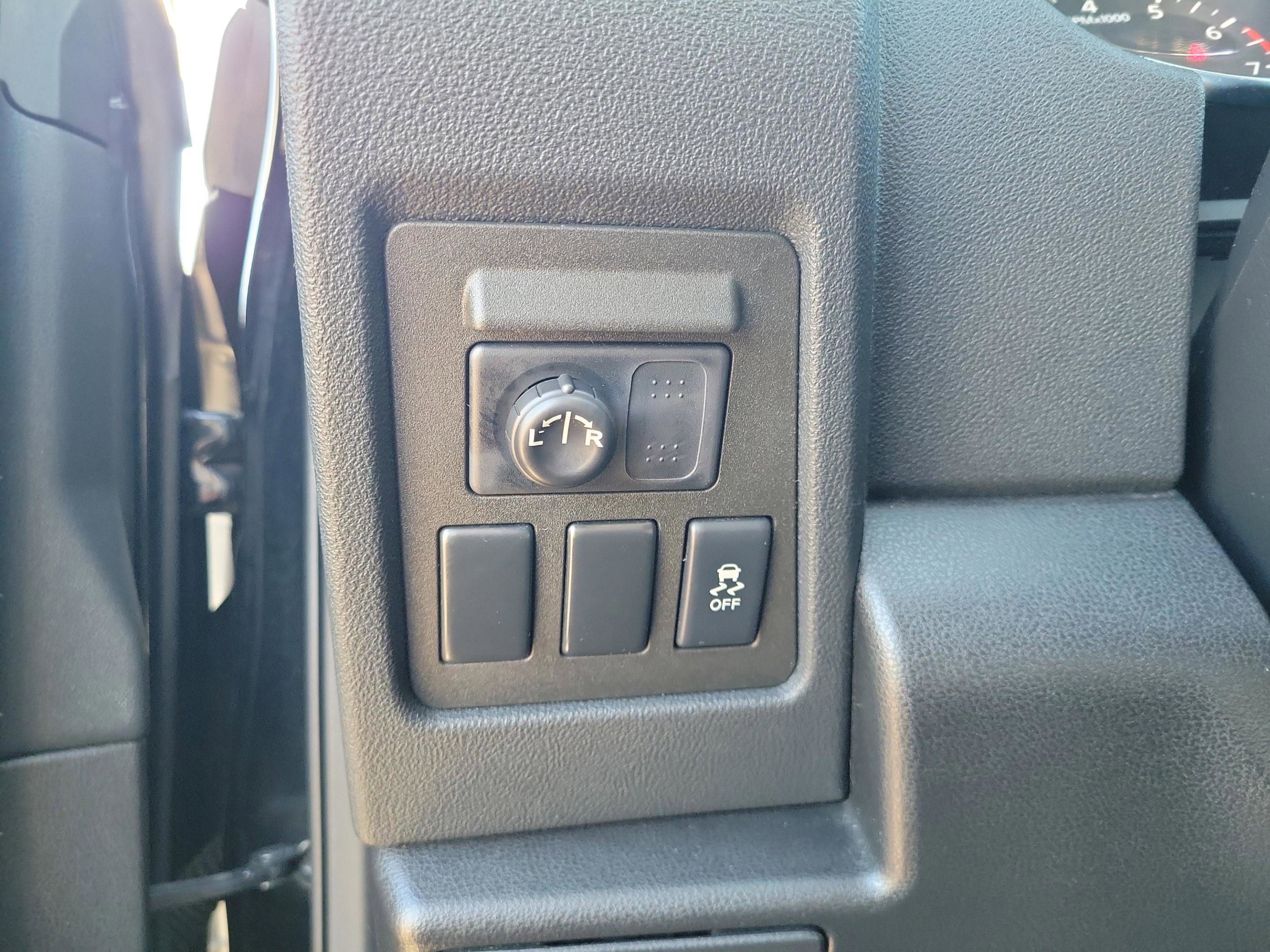 Used 2011 Nissan Rogue SV image 19