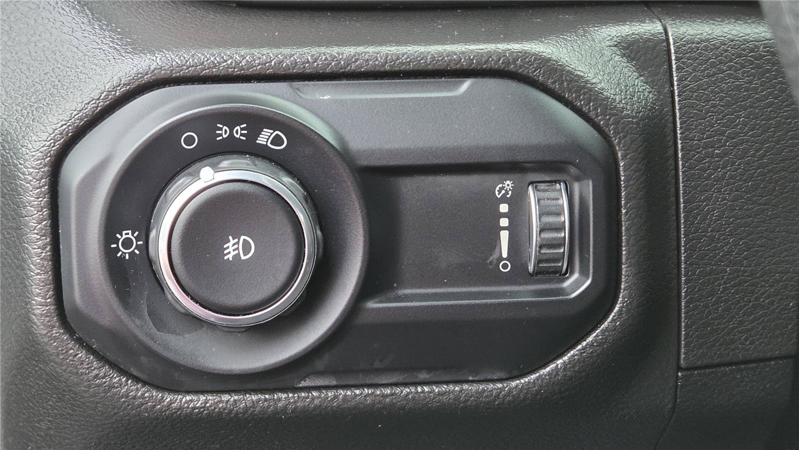 Used 2023 Jeep Wrangler Unlimited Sport AWD/4WD image 15