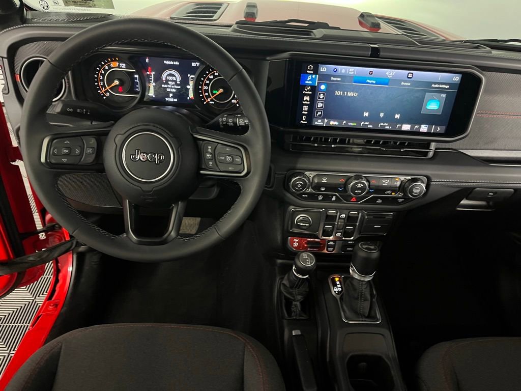 Used 2025 Jeep Wrangler Unlimited Rubicon image 29