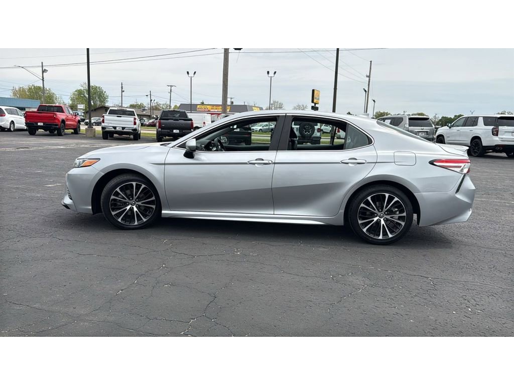 Used 2020 Toyota Camry SE FWD image 4