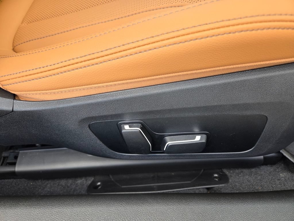 Used 2025 BMW 230i Coupe w/ M Sport Package RWD image 16
