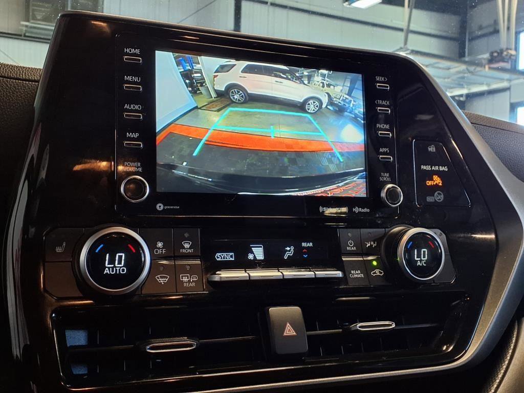 Used 2020 Toyota Highlander XLE image 22