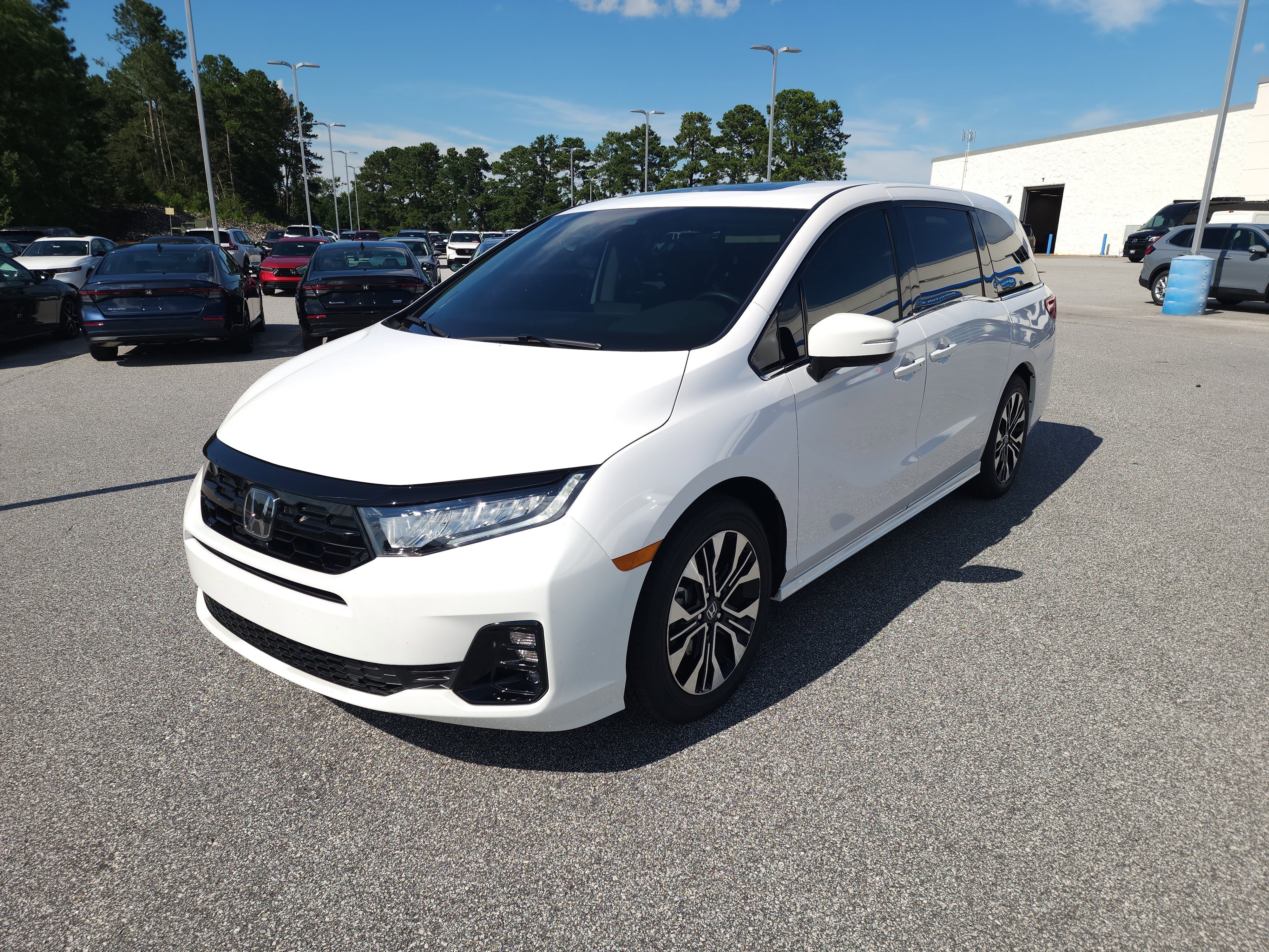 Used 2025 Honda Odyssey Elite image 9