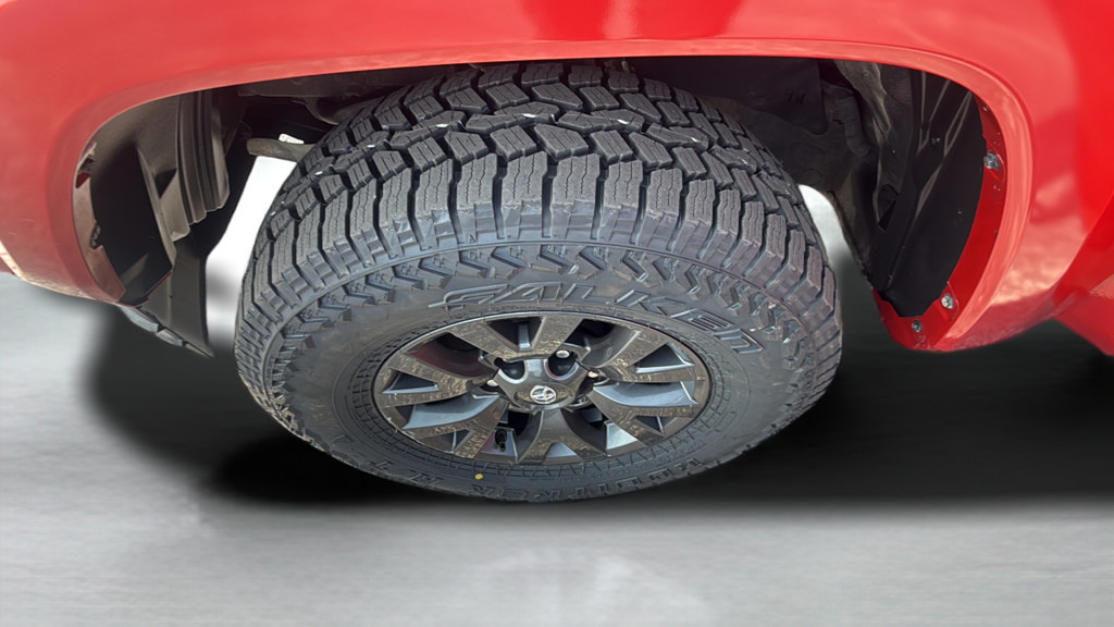 Used 2021 Toyota Tacoma SR5 AWD/4WD image 30