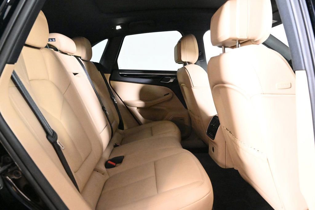 Certified 2024 Porsche Macan image 19