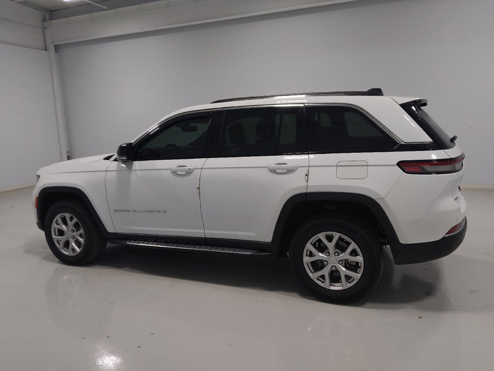 Used 2023 Jeep Grand Cherokee Limited w/ Luxury Tech Group II AWD/4WD image 3