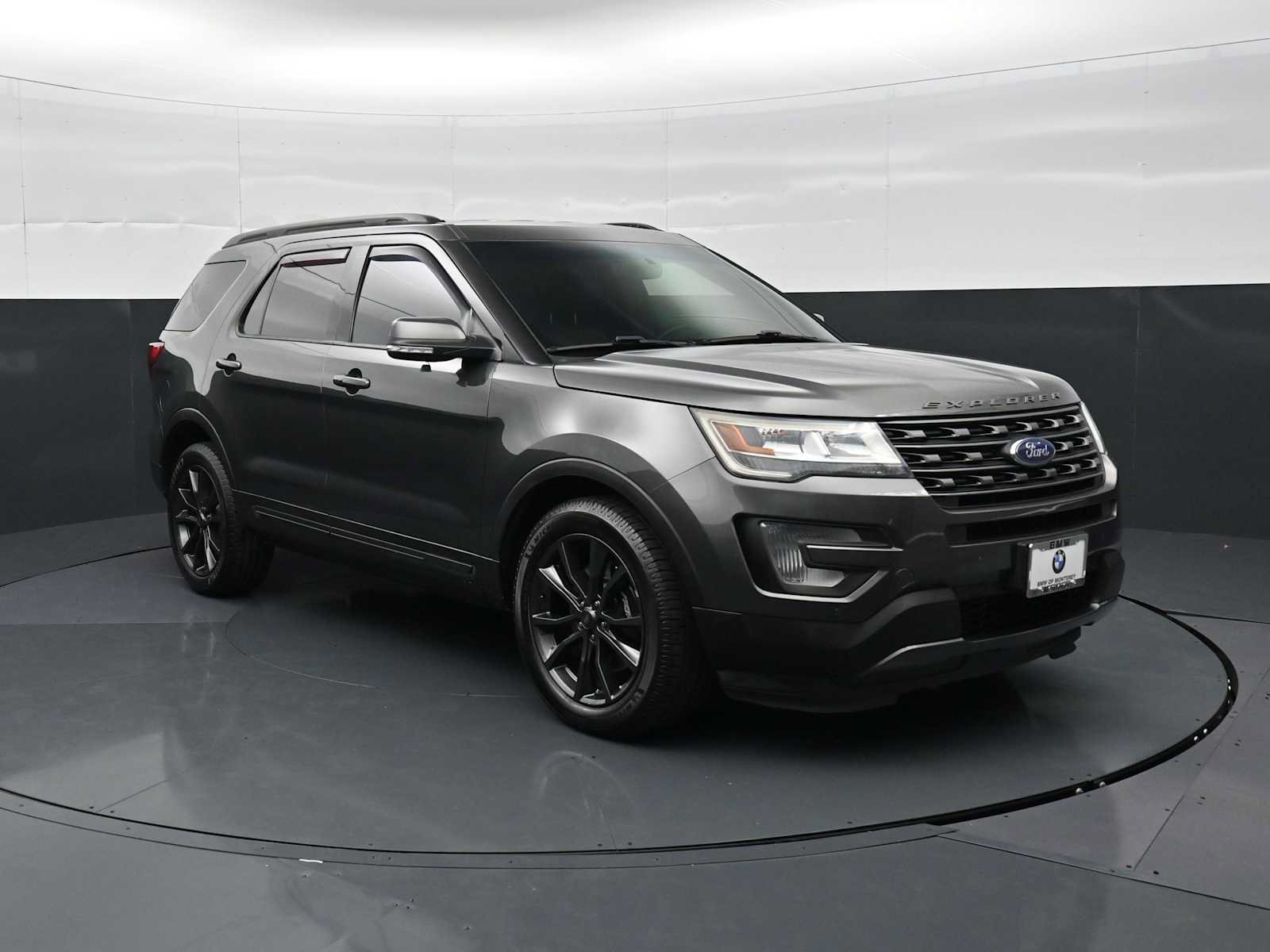 Used 2017 Ford Explorer XLT w/ Equipment Group 202A AWD/4WD image 3