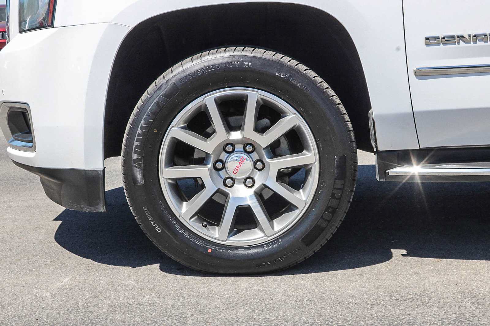 Used 2018 GMC Yukon XL Denali RWD image 11
