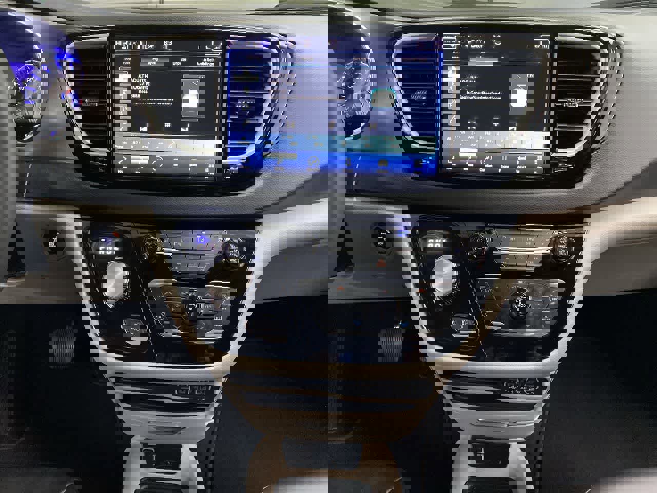 Used 2024 Chrysler Pacifica Touring-L image 25