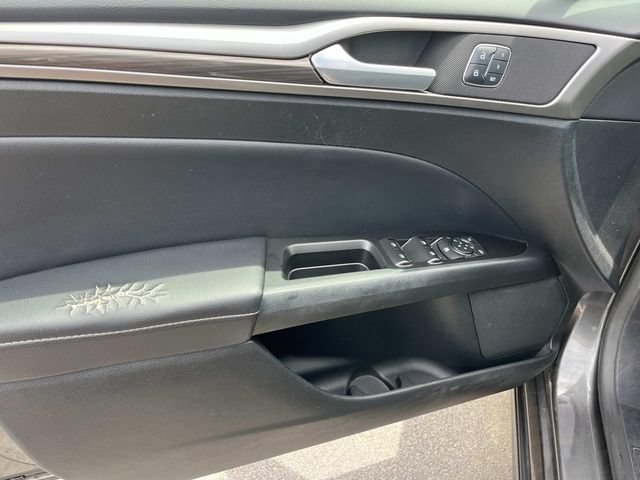 Used 2017 Ford Fusion SE w/ Fusion SE Technology Package FWD image 26