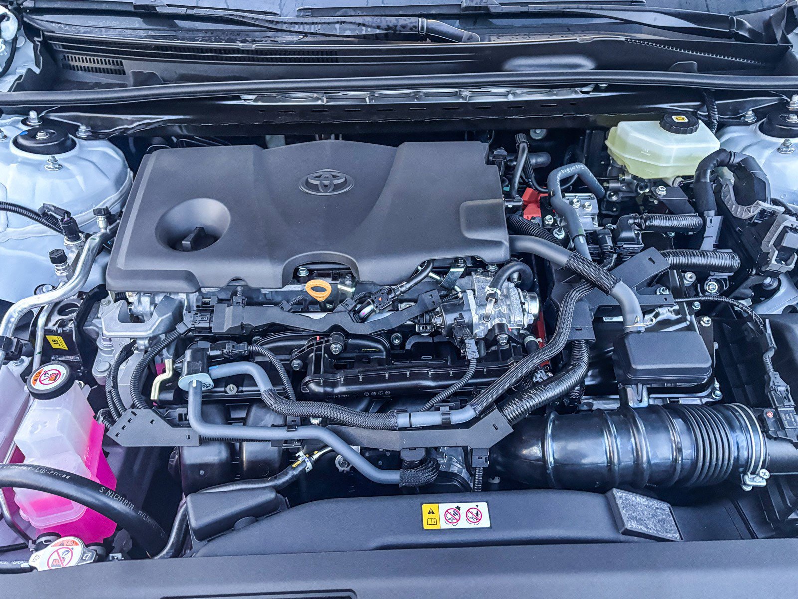 New 2026 Toyota Camry Hybrid FWD image 14